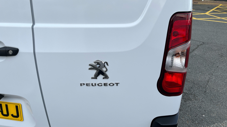 Peugeot Partner E-Standard 800 100kW 50kWh Professional Premium + Van Auto